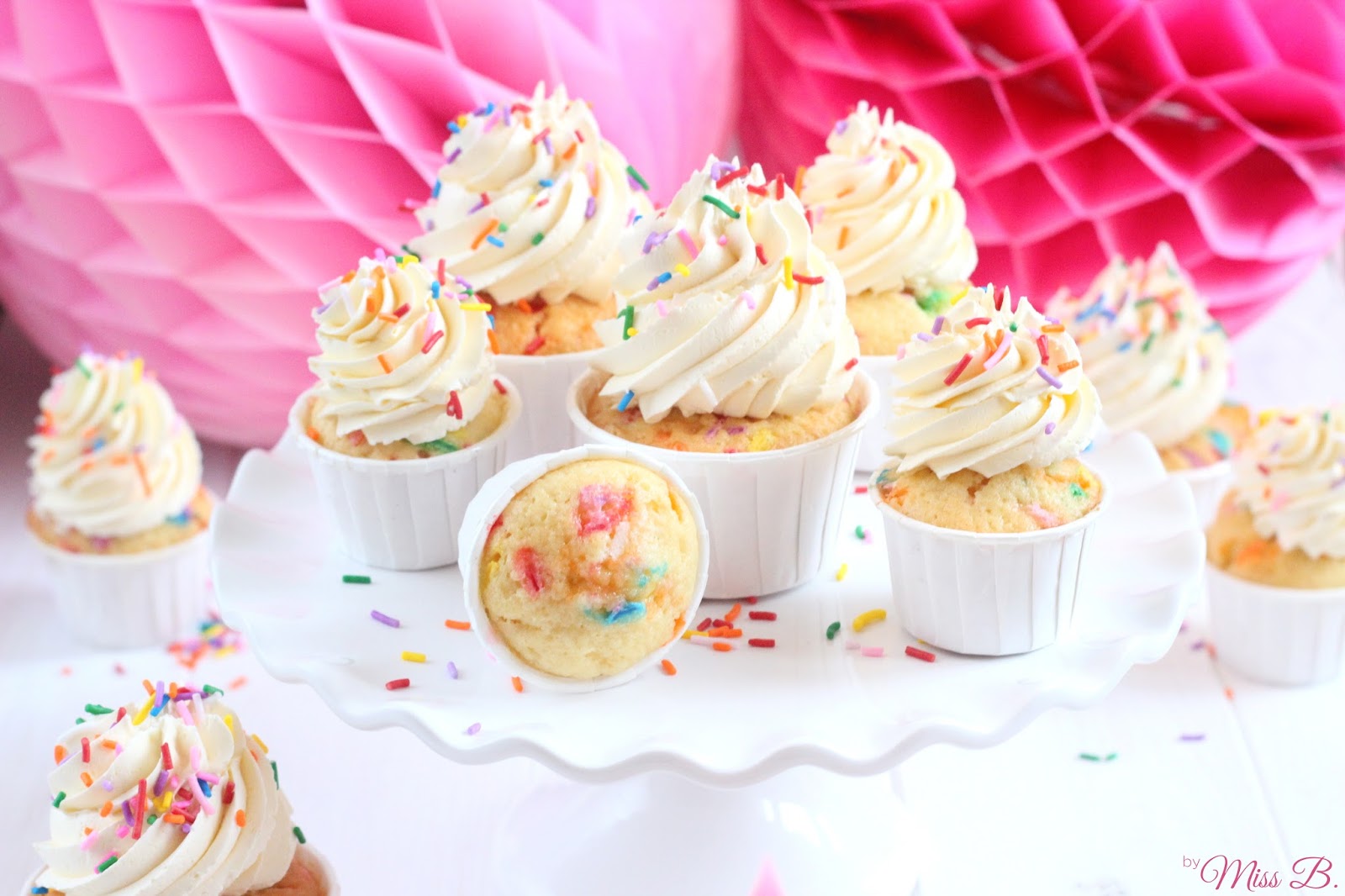 Zum Geburtstag Funfetti Birthday Cupcakes Miss Blueberrymuffin